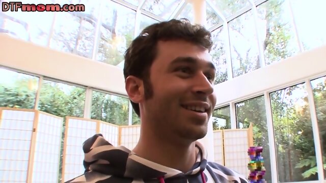 Tamed milf domme in leather loudly orgasms