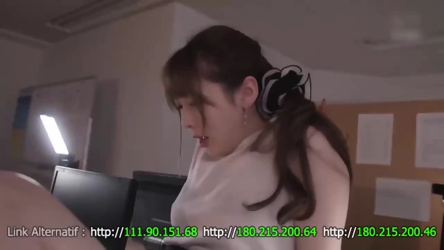 Cewek Cantik Kantoran Tanpa Bra 4-1