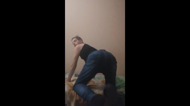 Gergely MolnÃ¡r - A bit watching porn after posing