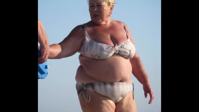 Amazing BBW beach candid (Top shots)