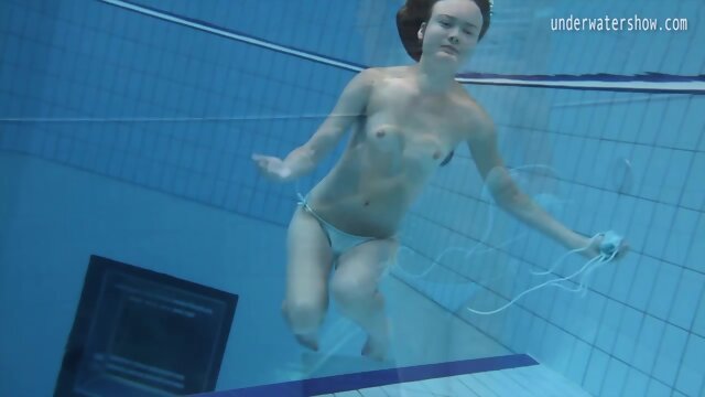 Watch them hotties swim naked in the pool