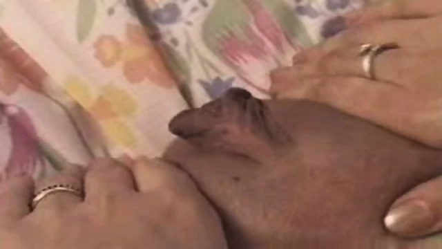 Stretchings of lips and clitoris !!