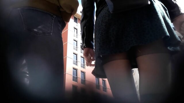 Bonita corta minifalda.....