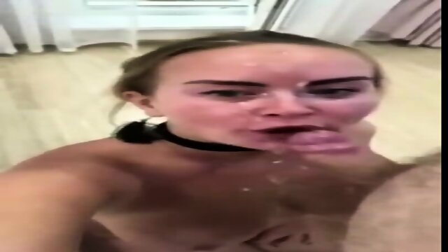 Femme russe est une amoureuse du sperme car elle recoit de multiples ejaculations faciales de sperme