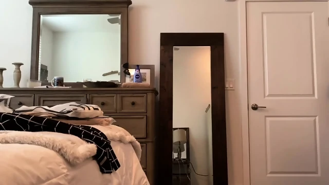 Espionner sa soeur chaude en train de se deshabiller