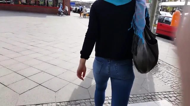 Tremendo culo en el metro