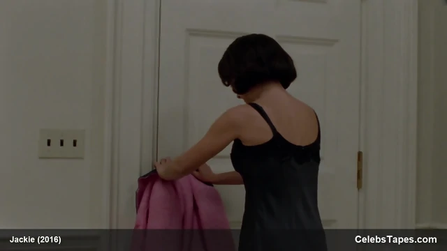 Natalie Portman exposed in underwear