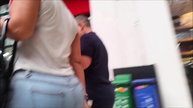 RANDOM GIRLS AT THE MALL #7