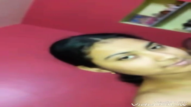 beautiful desi girl splitting her pussy lips