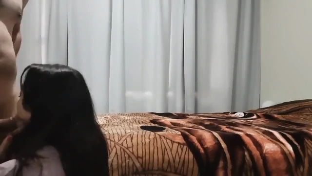 KomÅu karÄ±sÄ± Arzum Merve kocasÄ± iÅteyken sakso Ã§ekiyor