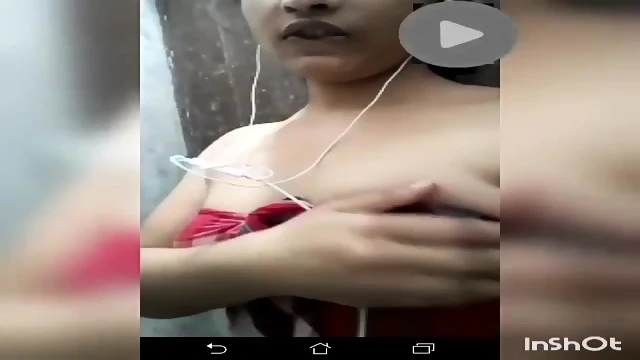 cute smiling bengali girl showing nude for bf