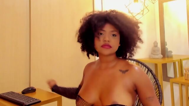 Wonderful curvy ebony