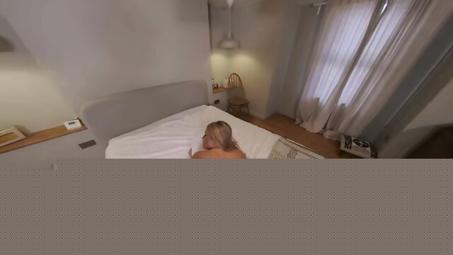 H0n3y H3r4 Bedroom VR 4k