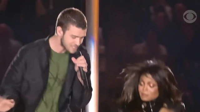 Janet Jackson's tits exposed on stage & naked sunbathing (REAL!!)