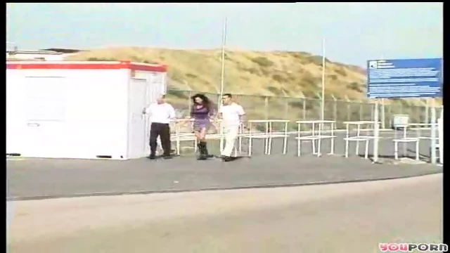 Sexy race fan makes a pit stop 2/6