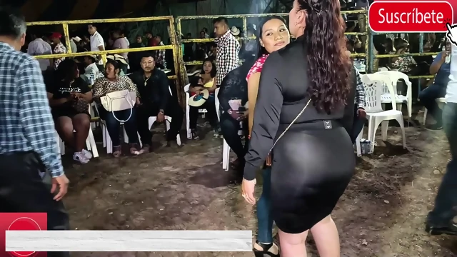 madura hot en falda transparente negra