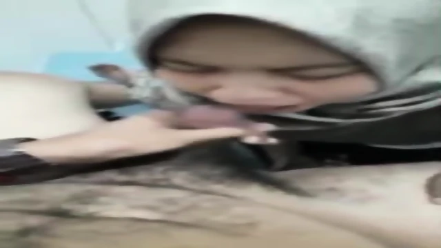 Zila hijab give blowjob for his boyfriend