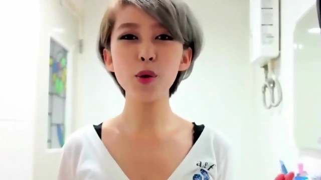 Hot Chinese girl ice bath challenge