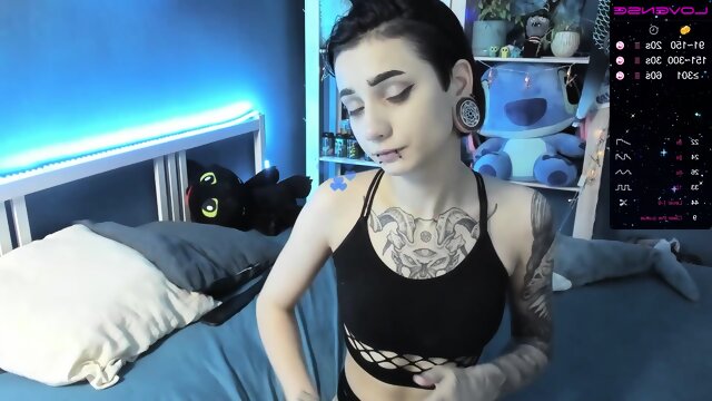 Nikki Webb 2021-11-24