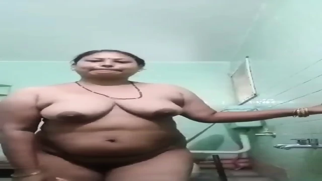 Unsatisfied Bangla_desi_aunty_showing_and_fingering her big Ass and pussy