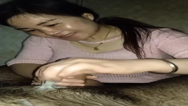 vietnamese woman hanjob massage