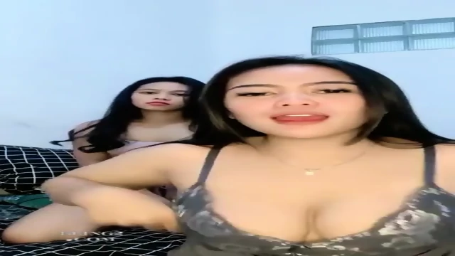 MARLBOROQUEENSEX - CLARA AND FRIEND TESTING