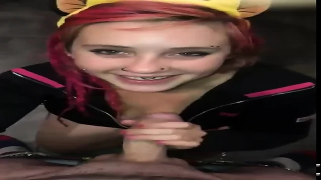 Vanessa et sa copine me suce toute les deux en meme temps