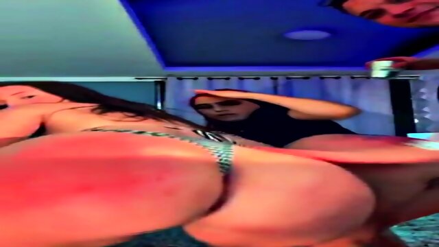 Raissa yasz safada danÃ§ando na live com as amigas