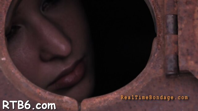 Pretty redhead honey is trying not to scream too loud