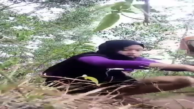 Nekat! Ukhty Ngewe di Hutan