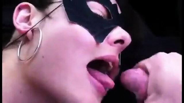 Deutsches AmateurmÃ¤dchen Deepthroat von ihrem Freund mit Sperma im Mund