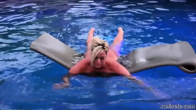 Xo Gisele in her amazing garden