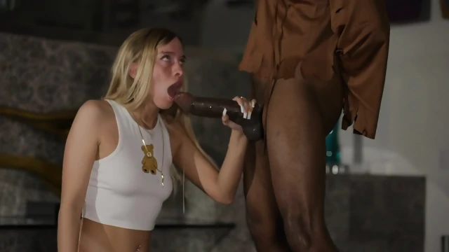 Khloe Kapri Vs Brickzilla