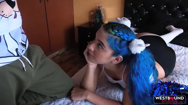 Head Cheerleader Min Galilea seduces her brother’s best friend.