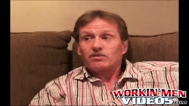 Old amateurs give blowjob to each other and try out bareback