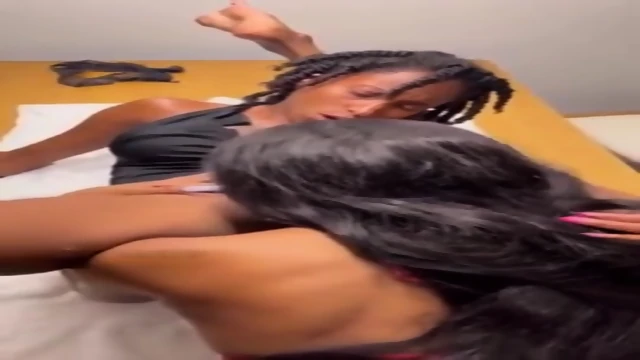 ebony lesbo ebony