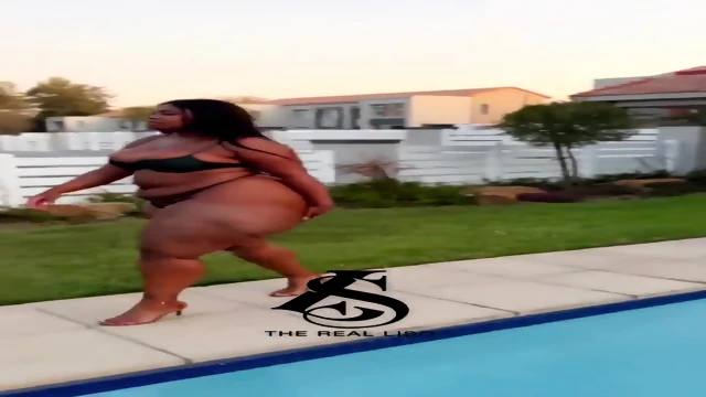 BigBootyLiso Butt Show